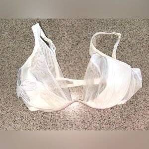 Victoria’s Secret 38C Very Sexy Unlined Bra White embroidered